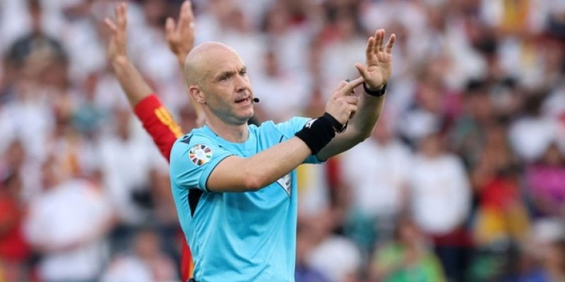 Trọng tài tham dự Euro 2024 Anthony Taylor gây tranh cãi lớn